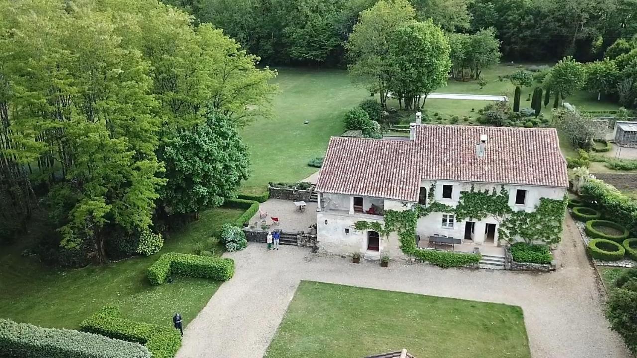 La Croix Des Granges Bed and Breakfast Chapdeuil Exteriör bild